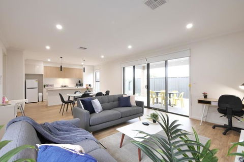 No Stairs Dbl Garage Aircon Woodville North - Accommodation Brisbane 0