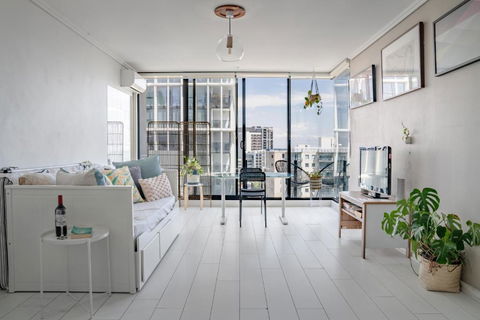 Ocean View Apartment Close To CBD With Indoor Pool. - Accommodation Brisbane 2