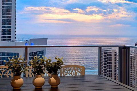 OCEAN VIEW APARTMENTS - Circle On Cavill - Self Contained & Privately Managed - Accommodation Brisbane 0