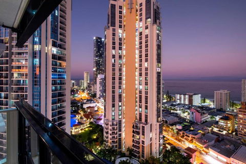 OCEAN VIEW APARTMENTS - Circle On Cavill - Self Contained & Privately Managed - Accommodation Brisbane 1