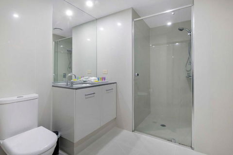 OCEAN VIEW APARTMENTS - Circle On Cavill - Self Contained & Privately Managed - Accommodation Brisbane 3