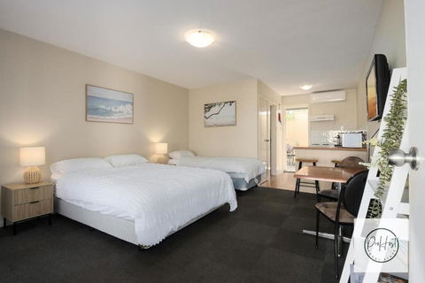 Oceanfront Oasis - Accommodation Brisbane 0