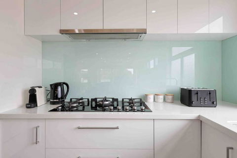 OG Spa Retreat- 3 Bedroom, Spa, Central, Aircon - Accommodation Brisbane 2