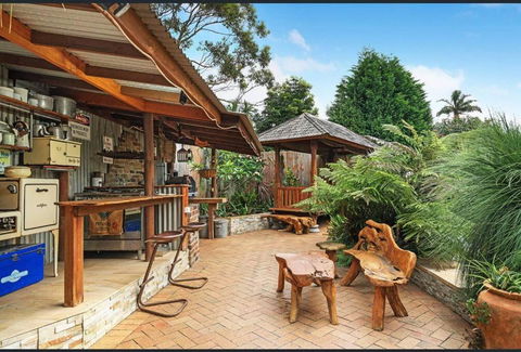 ONE OF A KIND Vacation Rental- Berkeley Vale - Accommodation Brisbane 2