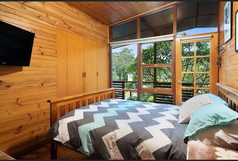 ONE OF A KIND Vacation Rental- Berkeley Vale - Accommodation Brisbane 3