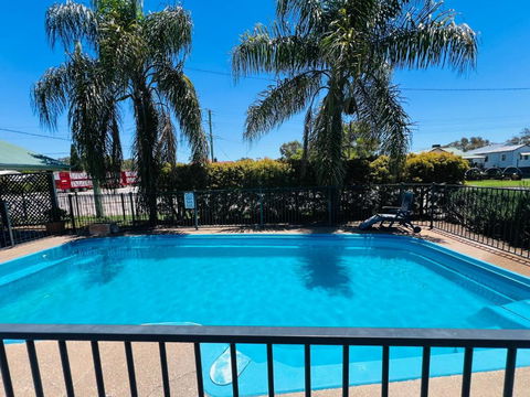 OVERLANDER MOTOR LODGE - Accommodation Brisbane 0