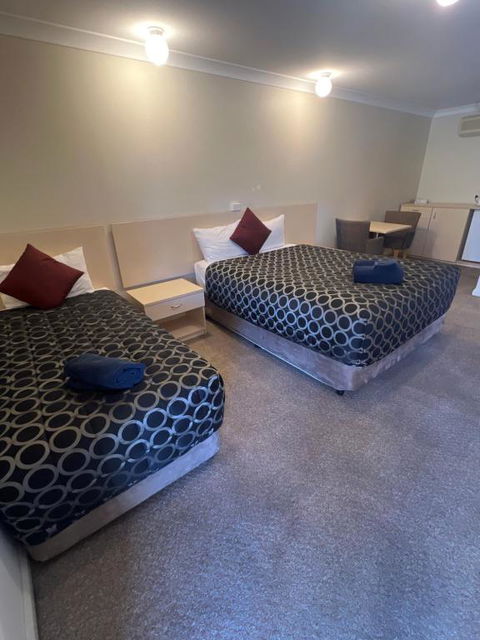 OVERLANDER MOTOR LODGE - Accommodation Brisbane 2