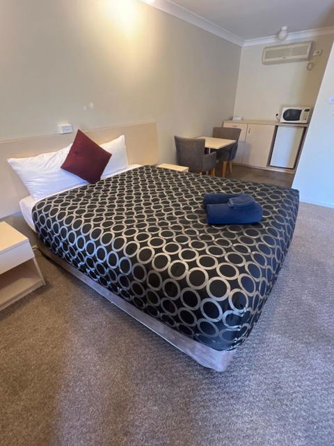 OVERLANDER MOTOR LODGE - Accommodation Brisbane 1