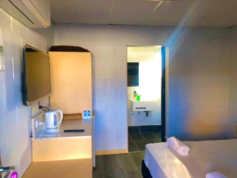 OXFORD HOTEL MOTEL - Accommodation Brisbane 0