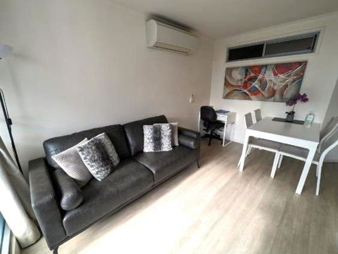 Onsite Parking, Self Check-in - Accommodation Brisbane 2