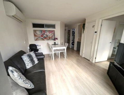Onsite Parking, Self Check-in - Accommodation Brisbane 0