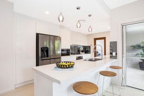 Park Avenue Luxe Townhouse Brand New Sleeps 9 - Accommodation Brisbane 3