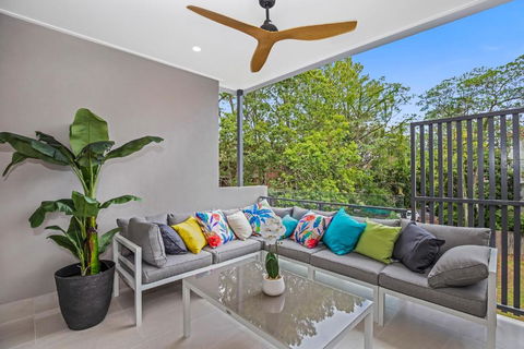 Park Avenue Luxe Townhouse Brand New Sleeps 9 - Accommodation Brisbane 2
