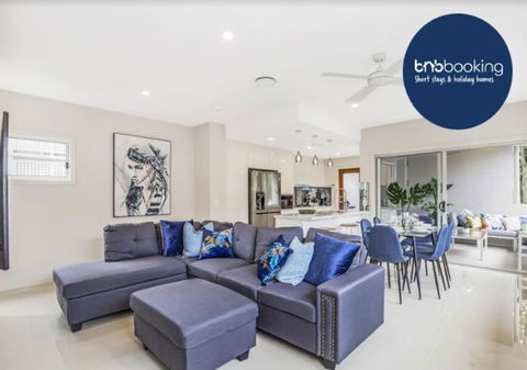 Park Avenue Luxe Townhouse Brand New Sleeps 9 - Accommodation Brisbane 0