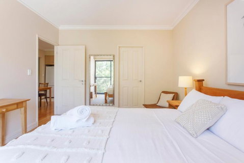Pakenham Hideaway - Apartment In Central Fremantle - Accommodation Brisbane 3