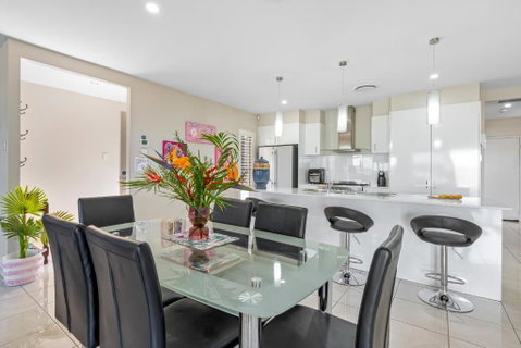 Palm Oasis Hinterland Home, Sleeps 10 With Pets - Accommodation Brisbane 2