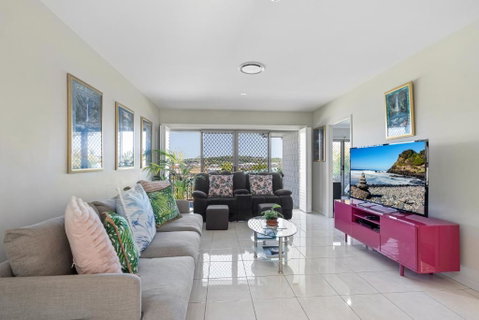 Palm Oasis Hinterland Home, Sleeps 10 With Pets - Accommodation Brisbane 3