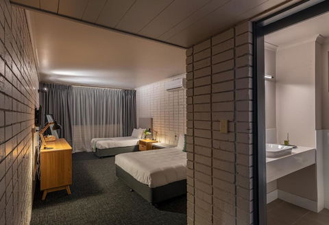 Palms Hotel - Accommodation Brisbane 1