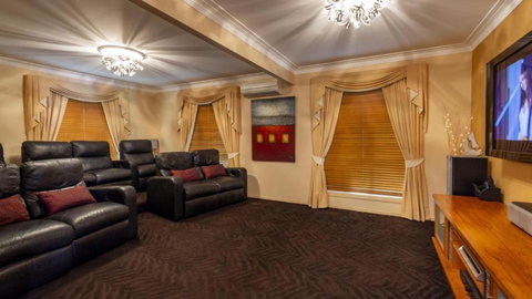 Paradise On Banksia Canal - Accommodation Brisbane 1