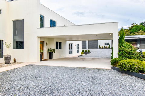 Paradise Point - Entire Home In Clarence Point, Tasmania Australia, 10 Guests 7 Bedrooms 7 Beds 3 Baths - Accommodation Brisbane 0