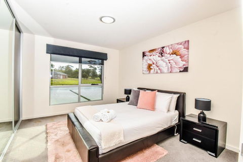 Paradise Point - Entire Home In Clarence Point, Tasmania Australia, 10 Guests 7 Bedrooms 7 Beds 3 Baths - Accommodation Brisbane 1