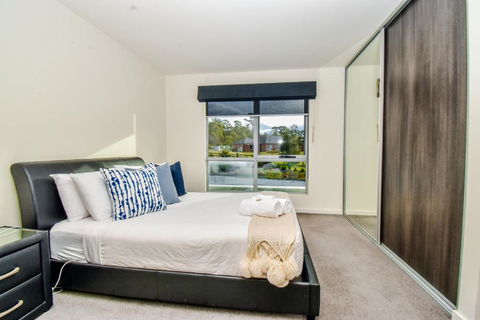 Paradise Point - Entire Home In Clarence Point, Tasmania Australia, 10 Guests 7 Bedrooms 7 Beds 3 Baths - Accommodation Brisbane 2