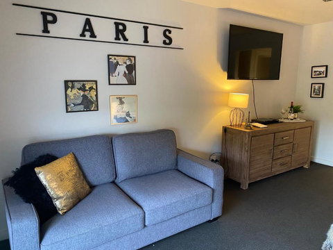 Paris Lorne - Accommodation Brisbane 2