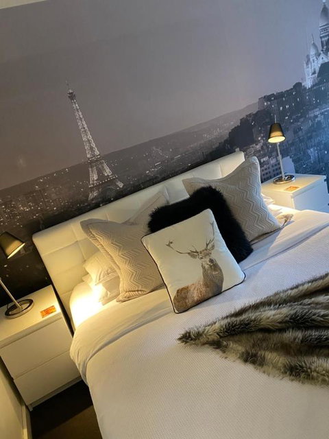 Paris Lorne - Accommodation Brisbane 1