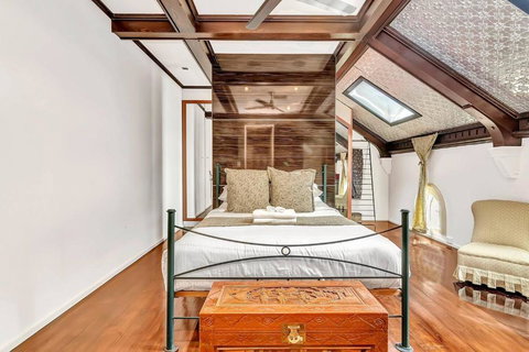 Parish Court - A Unique Contemporary Conversion - Accommodation Brisbane 3