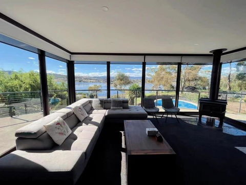 Peaceful House With Great Ocean & Mountain View - Accommodation Brisbane 0