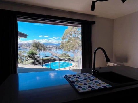 Peaceful House With Great Ocean & Mountain View - Accommodation Brisbane 2