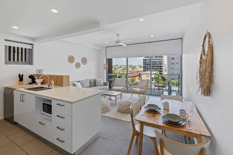 Peaceful One Bedroom Residence With Parking - Accommodation Brisbane 0