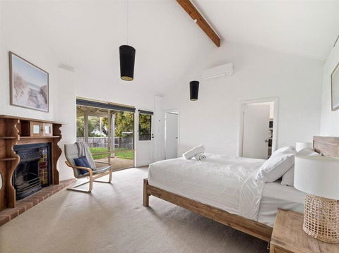 Pelicans View A Riverside Retreat - Accommodation Brisbane 1