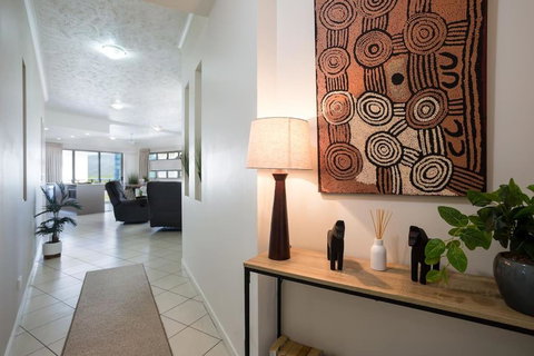 Panoramic Views 3BR Cairns City Apartment - Accommodation Brisbane 2