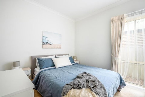 Pet Friendly, Walk To Dog Beach, Summer Escape - Accommodation Brisbane 0
