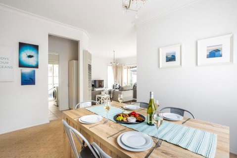 Pet Friendly, Walk To Dog Beach, Summer Escape - Accommodation Brisbane 3