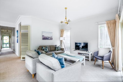 Pet Friendly, Walk To Dog Beach, Summer Escape - Accommodation Brisbane 1