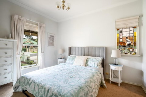 Pet Friendly, Walk To Dog Beach, Summer Escape - Accommodation Brisbane 2