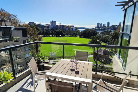 Penthouse With Private Terrace, Parking + 2 Pools - Accommodation Brisbane 2