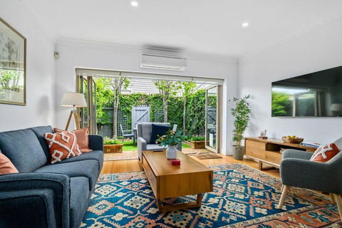 Perfect Page St Home 3Bed 2Bath Sleeps 6 - Accommodation Brisbane 0