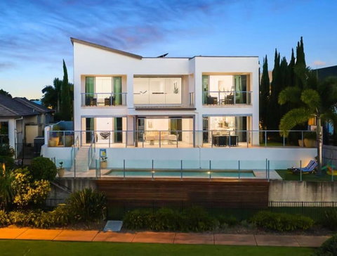 Perfect Summer Lake House - Accommodation Brisbane 0