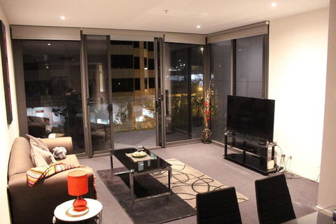 Perfectly Located Modern Apartment - Canberra CBD - Accommodation Brisbane 1