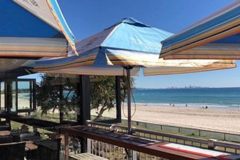 PET FRIENDLY & Super Central Retro Beach Pad! - Accommodation Brisbane 2