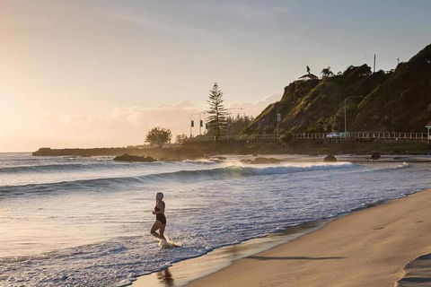 PET FRIENDLY & Super Central Retro Beach Pad! - Accommodation Brisbane 3