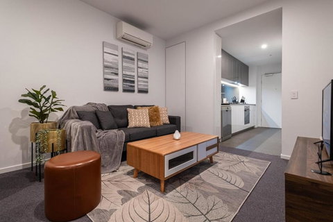 Pleasant &bright 2br2ba Apt Footscray Pool - Accommodation Brisbane 0