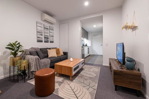 Pleasant &bright 2br2ba Apt Footscray Pool - Accommodation Brisbane 1