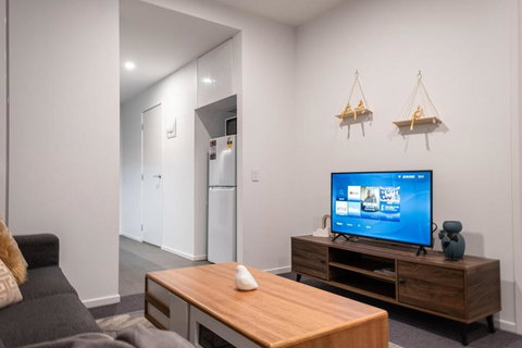Pleasant &bright 2br2ba Apt Footscray Pool - Accommodation Brisbane 2