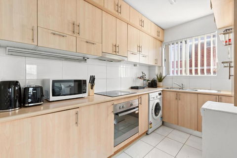 Polished 2-Bed Unit In The Heart Of Parramatta - Accommodation Brisbane 2