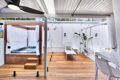 Private Outdoor Spa, Fire Pit - THE RETREAT COOLUM BEACH - Accommodation Brisbane 1