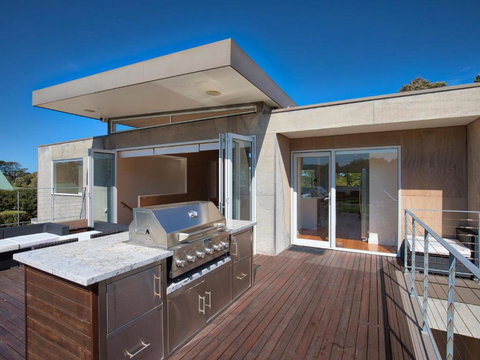 Pride And Prejudice - Accommodation Brisbane 3